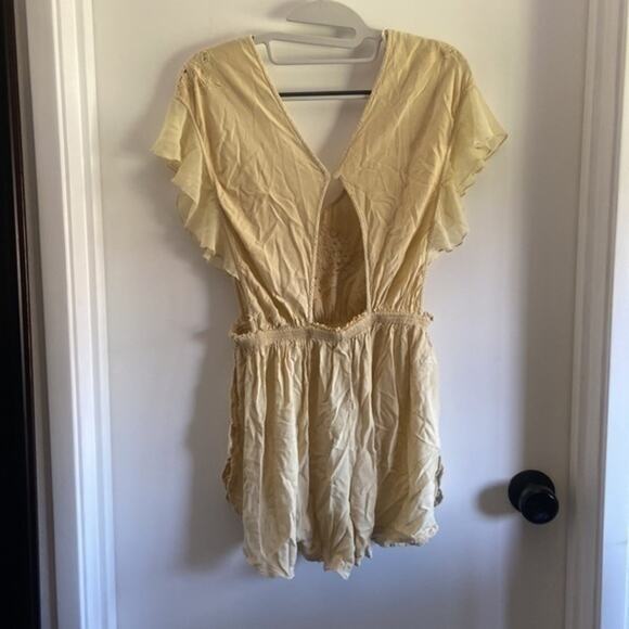 Free People New Romantics Pale Yellow V-neck Flutter Sleeve Romper Size XS - Picture 6 of 7